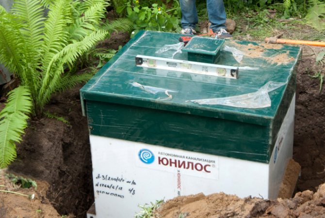 Монтаж септика Unilos по горизонтали